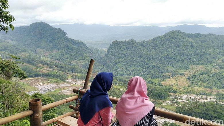 Liburan Akhir Tahun Di Ciamis Nikmati Kesejukan Puncak Bangku