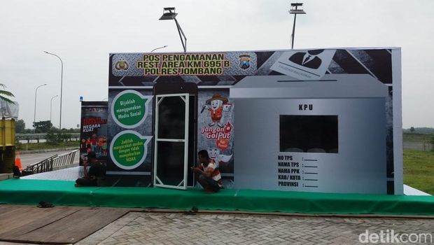Pos Pam di Jombang Ajak Pengguna Jalan Tol Tangkal Hoax dan Golput
