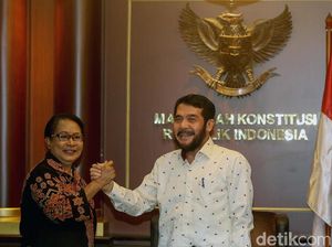 Siasat Menteri PPA Yohana Yembise Naikkan Batas Usia Menikah