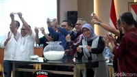 Debat ketiga dengan tema Pendidikan, Kesehatan, Ketenagakerjaan, Sosial dan Kebudayaan pada 17 Maret 2019. Televisi yang menyiarkan yakni Trans TV, Trans 7, dan CNN Indonesia TV.