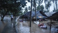 Banjir merendam rumah warga di Kampung Kadu Gareng, Labuan, Banten, Rabu (26/12/2018).