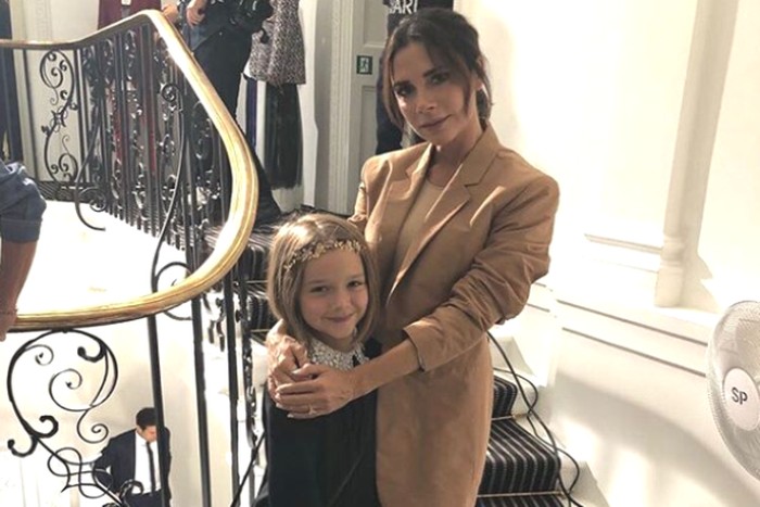 Victoria Beckham Beberkan Pesan Lucu dan Makanan dari Putrinya Untuk Santa Claus