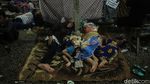 Kasihan! Hujan Deras Pengungsi Tsunami Tidak Bisa Tidur