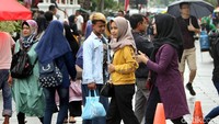 Saat musim libur seperti ini kawasan Kota Tua lebih ramai pengunjungnya. Salah satunya warga Jakarta sendiri.