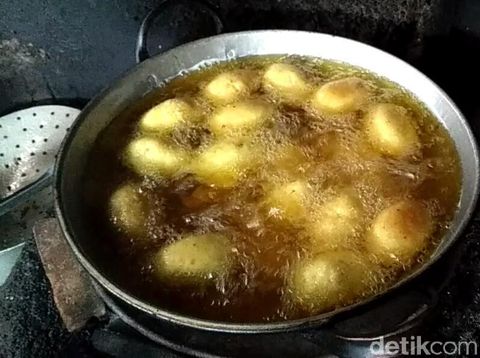 Jemblem, si 'Chubby' yang Empuk Berisi Gula Merah