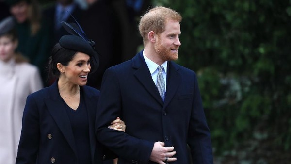 Pakai Rancangan Victoria Beckham, Gaya Meghan Markle Ini Hampir Rp 100 Juta