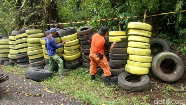 Spanduk Larangan Motor Matic Naik ke Ijen Akhirnya Dicopot 