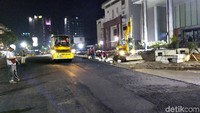 Jalan tersebut akan diaspal hingga ketinggian 10 cm.