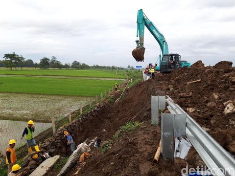 Talut Tol Salatiga-Kartasura yang Ambrol Langsung Diperbaiki