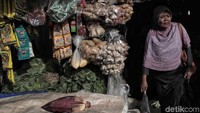 Saat ini Pemprov DKI Jakarta sedang menyiapkan peraturan gubernur (pergub) larangan penggunaan kantong plastik. Pergub sudah disusun dalam bentuk draf dan diserahkan ke Pemprov DKI.