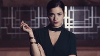 Paulina Gaitan mencuri perhatian apalagi tampil dalam serial netflix tersebut. Foto: dok instagram