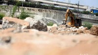 Tol Desari. Kejadian ambruknya proyek tol yang dikerjakan oleh Waskita Karya terjadi pada Selasa, 2 Januari 2018. Lokasi kejadian berada di tol Depok-Antasari (Desari), di mana saat itu girder yang sudah terpasang terguling akibat benturan alat berat yang beroperasi di dekat jembatan tersebut. Rengga Sencaya/detikcom.