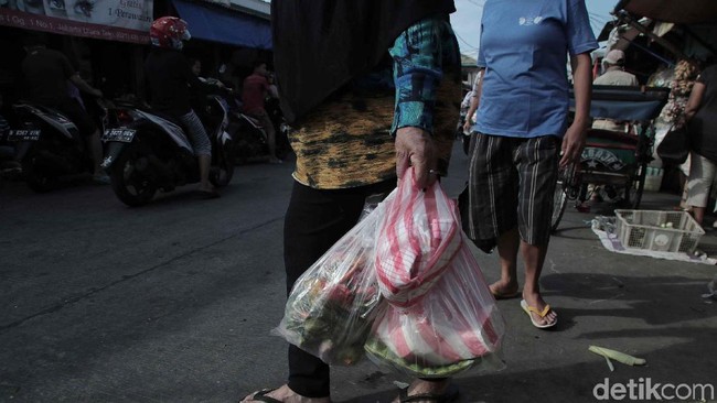 Ribut-ribut Kantong Plastik Harus Kena Cukai