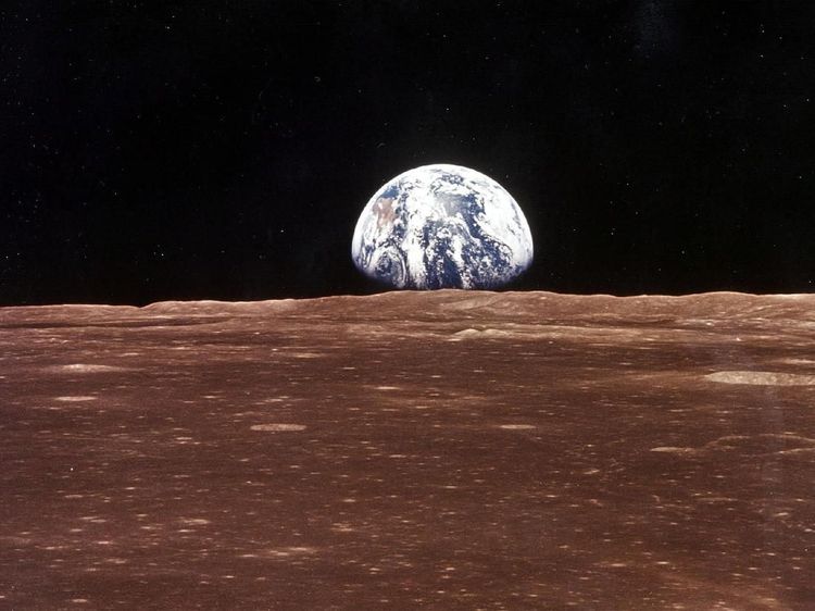 Foto Menakjubkan Bumi Terbit di Bulan