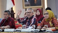 Ketua KPU Arief Budiman menerangkan akan ada lima kali debat Capres yang akan diselenggarakan menjelang Pilpres 2019 mendatang.