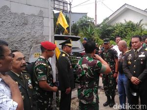 Foto: Suasana Rumah Duka Letkol Dono Saat Jenderal Andika Melayat