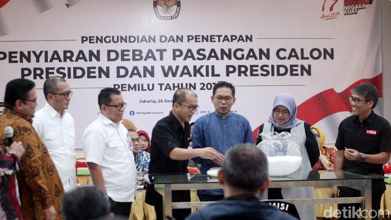 Tonton Sekarang! Diskusi soal Kisruh Jelang Debat Perdana Tonton Sekarang! Diskusi soal Kisruh Jelang Debat Perdana