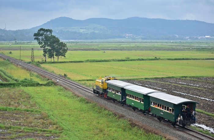 Yuk Berkeliling Desa Dengan Kereta Api Kuno Ambarawa Foto 2