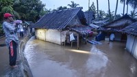Banjir merendam rumah warga di Kampung Kadu Gareng, Labuan, Banten, Rabu (26/12/2018).