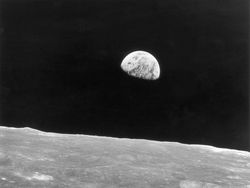 Kumpulan Earthrise, Momen Bumi Terbit di Cakrawala Bulan