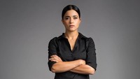 Dalam serial Narcos, Paulina Gaitan berperan sebagai Tata Escobar, sosok yang terus menemani sang kepala kartel narkoba. Foto: dok instagram