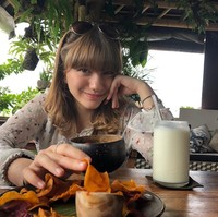 Pemain sinetron Cassandra Lee juga memiliki darah campuran. Ayahnya memiliki darah Inggris, Prancis, dan Irlandia, sedangkan ibunya merupakan orang Jawa. Foto: Instagram @cassandraslee