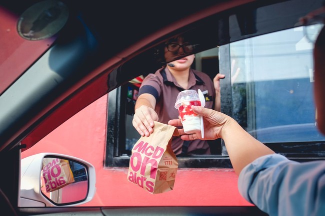 Kelakuan Pelanggan Resto Fast Food Hingga Momen Kulineran Edric Tjandra