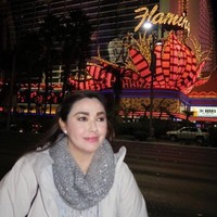 Kisah pilu kehilangan suami karena tragedi pernah dialami artis Nia Zulkarnaen. Sebelum menikah dengan Ari Sihasale, Nia merupakan istri dari Achmad Iskandar Zulkarnaen atau Alexander David. Pada Mei 2002, pria yang akrab disapa Alex itu meninggal dunia setelah mengalami kecelakaan saat latihan di sirkuit Bumi Serpong Damai, Tangerang.  Foto: Dok. Instagram