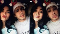 Ia bersama sang suami, Franky Ilham, dengan hiasan Natal. Foto: dok instagram