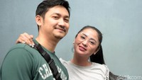 Dewi Perssik dan sang suami, Angga. Ditemui baru-baru ini, Dewi mengungkapkan dirinya belum ingin punya momongan. Foto: Noel/detikHOT