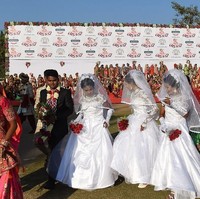 Dikatakan jika pernikahan di India bisa memakan banyak uang karena berbagai ritual. Adapun tradisi di mana pengantin pria dituntut untuk memberikan uang atau hadiah mahal kepada pihak keluarga wanita. Foto: AFP