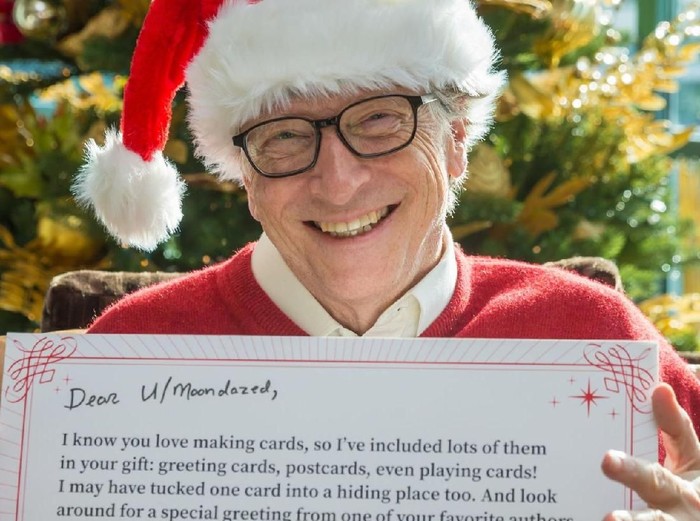 Bill Gates sebagai Santa Rahasia dalam program tukar kado Reddit. (Foto: Gates Notes LLC) Bill Gates sebagai Santa Rahasia dalam program tukar kado Reddit. (Foto: Gates Notes LLC)