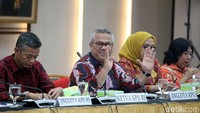 Kemudian debat keempat tanggal 30 Maret 2019 bertema Ideologi, Pemerintahan, Pertahanan dan Keamanan, Hubungan Internasional. Debat ini akan disiarkan Metro Tv, SCTV, dan Indosiar. Serta debat kelima bertema Ekonomi dan kesejahteraan sosial, keuangan dan investasi, serta Perdaganan dan Industri akan disiarkan TvOne, ANTV, Beritasatu TV, dan NET TV. Tanggal debat terakhir ini masih dibahas dalam rapat koordinasi selanjutnya.