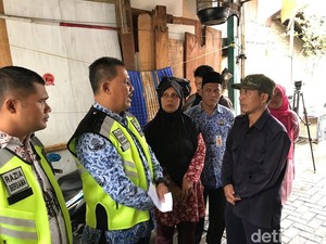 Samsat Jakbar Datangi Lagi Rumah Seng Aliyah Pemilik Porsche