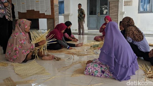 Caping, Kerajinan Turun-Temurun Warga Desa di Lamongan