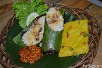Nona Judes Tersambar Sambal Gledek Plus Fried Chicken Ala Nona Judes Tersambar Sambal Gledek Plus Fried Chicken Ala