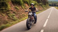 “Jika mendesain motor ini untuk Dani Pedrosa, apa yang bisa saya minta, dia anak yang jujur dan adil, saya sangat beruntung itu untuknya,” kata Mike. Foto: Dok. Red Bull