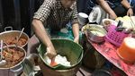 Dingin Sejuk Paling Cocok Sarapan Nasi Ayam yang Gurih Enak