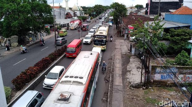 Terjebak Kepadatan di Malang  Pintu Tol  Karanglo  Bisa Dilewati