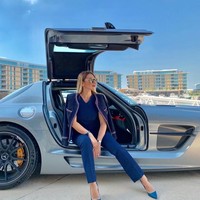 Anggota Arabian Gazelles lainnya adalah Ghada Sawalmah. Ghada adalah CEO dari Rumah Sakit Gargash dan Pusat Kesuburan, Ginekolog, dan Obstetri Dr. Husnia Gargash. Kesukaan akan mobil mewah tampaknya menurun di keluarga Ghada. Ia mengaku jika neneknya adalah wanita pertama yang mengendarai mobil dan memilik Mercedes di 1960an.  Foto: Instagram