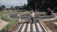 Ada zebra cross juga lho.