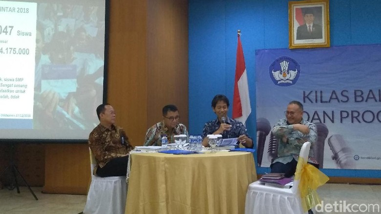 Kemendikbud: Jangan Katakan PP 49 Tidak Pro-guru, Tunggu Perpresnya Kemendikbud: Jangan Katakan PP 49 Tidak Pro-guru, Tunggu Perpresnya