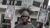 Hingga kini penyelesaian Kasus PHK Sepihak yang dilakukan oleh PT. Freeport terhadap ribuan pekerjanya yang melakukan mogok kerja belum menemui titik terang.
