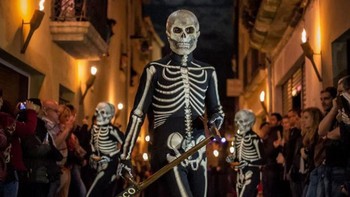 Sebuah foto dari Mauro Di Bettio asal Italia yang mengabadikan momen perayaan rakyat Catalunya, Spanyol. Istimewa/Dok. Boredpanda.