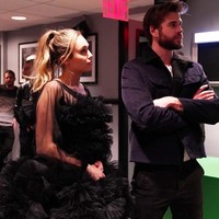 Perjalanan cinta Miley dan Liam sempat diwarnai isu perselingkuhan. Pada Februari 2013, ia mendamprat blogger Perez Hilton karena menuduhnya selingkuh dari Liam Hemsworth. Setelah rumor tersebut beredar, keduanya menghadiri pesta Oscars secara terpisah. Setelahnya, pelantun lagu We Cant Stop itu terlihat tak lagi memakai cincin tunangan. Sumber mengatakan bahwa keduanya ingin menunda rencana pernikahan. Foto: Instagram