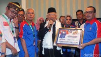 Buruh dari Konfederasi Serikat Pekerja Seluruh Indonesia (KSPSI) mendeklarasikan dukungannya untuk pasangan Jokowi-Maruf Amin, Kamis (27/12/2018).