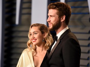 Miley Cyrus dan Liam Hemsworth Sajikan Menu Fast Food di Pesta Pernikahan