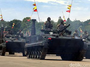 Gahar! Tank-tank Tempur Marinir Pamer Moncong