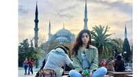 Sedangkan ini ketika Mawra di Blue Mosque, Istanbul. (mawrellous/Instagram)