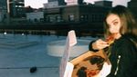 Bermain di Film Bumblebee, Ini Momen Seru Hailee Steinfeld Saat Makan